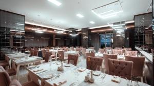 Midtown Hotel Baku餐厅或其他用餐的地方