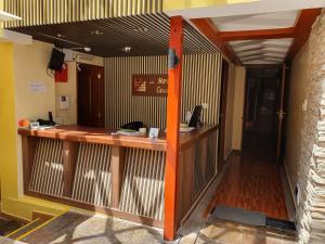 库斯科萨尔瓦多库斯科酒店的餐厅的入口,带前台柜台