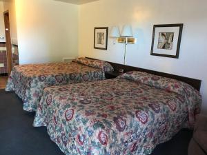 Motel Grand客房内的一张或多张床位
