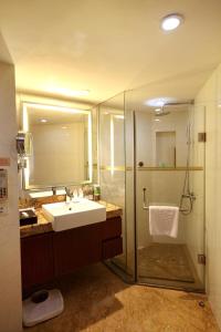 广州华厦大酒店的一间浴室