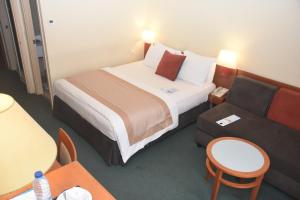 萨瓦酒店客房内的一张或多张床位