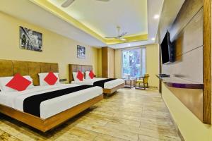 Staybook Hotel Nitya Maharani, New Delhi, Paharganj客房内的一张或多张床位