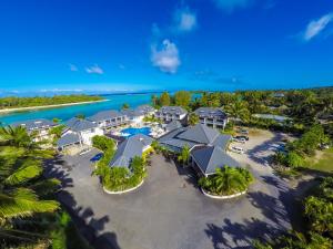 拉罗汤加穆里海滩俱乐部酒店的享有度假村别墅的空中景致