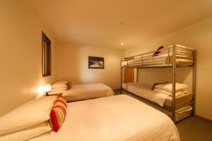 熊山旅舍客房内的一张或多张双层床