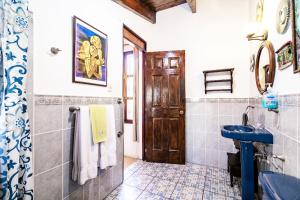 Villas Santa Ana-Ricardo的一间浴室