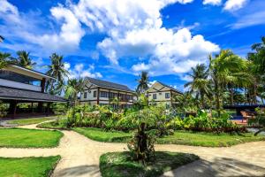 Retreat Siargao Resort外面的花园