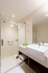 ibis Styles Curitiba Aeroporto的一间浴室