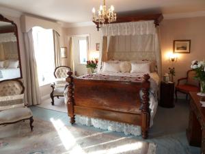 安妮女王之家住宿加早餐旅馆客房内的一张或多张床位