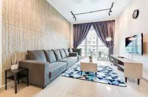 Seasons Luxury Apartment By Jk Home的休息区