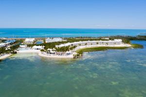 马拉松Isla Bella Beach Resort & Spa - Florida Keys的水上度假村的空中景观