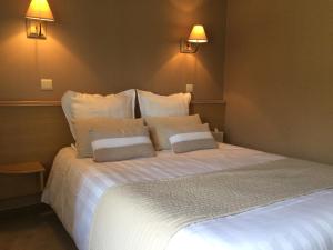 勒巴博伊隆酒店客房内的一张或多张床位