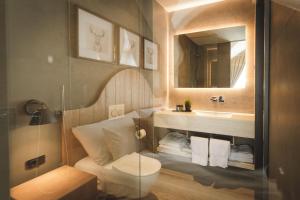 Boutique Hotel Sunrose 7 - Gourmet & SPA的一间浴室