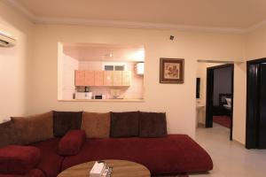 Al Qaswaa Furnished Apartements的休息区