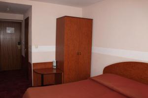 
阿卡德米且斯卡亚酒店客房内的一张或多张床位
