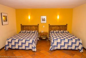 Hotel Real de Naturales客房内的一张或多张床位