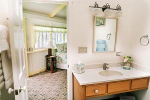 Kilauea Lodge and Restaurant的一间浴室