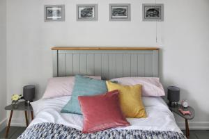 WivenhoeSecret Cottage, Wivenhoe - Charming, Cosy, Convenient & Quiet, 2 x Double Bed Period Cottage PLUS Patio - 6 min walk train, 2 min walk High Street Pubs, Restaurants, Shops的相册照片