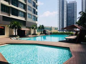 普特拉贾亚Conezion IOI Putrajaya (Rustic Suite, 3 Bedrooms, 2 Baths, WiFi, Pool & City View) by MRK的相册照片