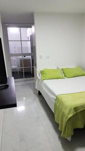 ELEGANTE, CÓMODO Y MODERNO APARTAMENTO - SUR DE CALI客房内的一张或多张床位