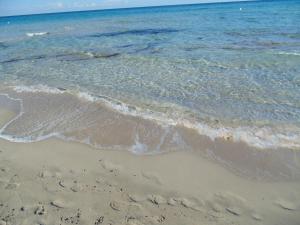 加利波利Residence Massilor的沙滩与大海和水