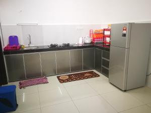 Homestay ayer keroh mitc的厨房或小厨房