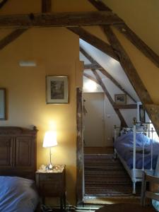Le MerleraultLa Berlandière的阁楼间 - 带2张床和1盏灯