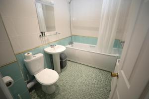 Golders Park Hotel的一间浴室