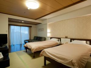 有马枫叶酒店客房内的一张或多张床位