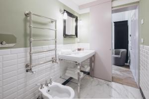 Gregorini Bingham Art Luxury Suites的一间浴室