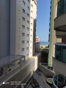 桑托斯Residencial Estanconfort Santos的从大楼的阳台上可欣赏到风景