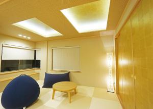 コンドミニアムホテル 渋谷GOTEN Condominium Hotel Shibuya GOTEN的电视和/或娱乐中心