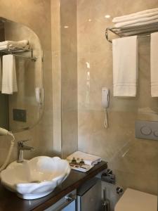 GALATAHAN Hotel Istanbul Karakoy的一间浴室