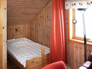 6 person holiday home in Brekstad客房内的一张或多张床位