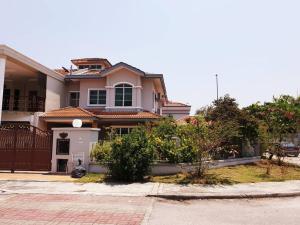 巴生Selangor Klang Homestay的大型房屋