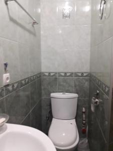 3 Room Apartment in Borjomi的一间浴室