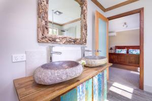 奥尔巴尼巴厘岛风格公寓的一间浴室