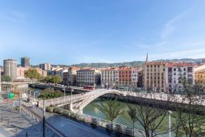 毕尔巴鄂Confort y Diseño con Vistas al Casco Viejo的相册照片