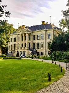 Parc Broekhuizen l Culinair landgoed外面的花园