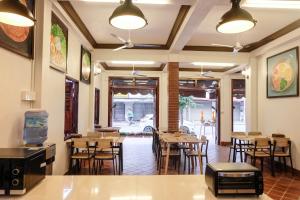 Luang Prabang Museum Inn & Travel餐厅或其他用餐的地方