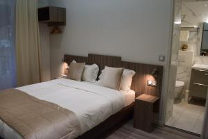 Hotel Puy De Dôme客房内的一张或多张床位
