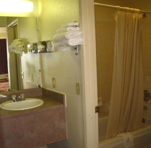 老城EZ8汽车旅馆的一间浴室
