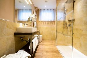 威尼斯机场安尼亚公园酒店的一间浴室