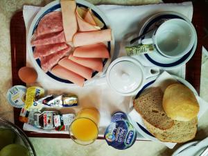普里特维采萨格勒布汽车旅馆提供给客人的早餐选择