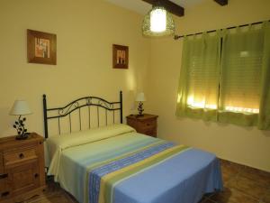 Casa Rural Las Nogueras客房内的一张或多张床位