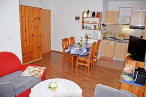 Ferienappartements in Gager auf Ru的厨房或小厨房