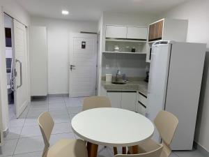 Apartamento moderno e totalmente acessível的厨房或小厨房