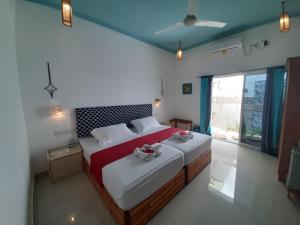 Dream Inn Sun Beach Hotel Maldives客房内的一张或多张床位