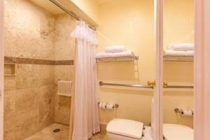 尤比托梅森酒店的一间浴室
