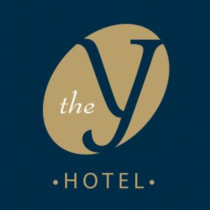 安曼The Y Hotel的酒店标志