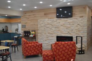 Country Inn & Suites by Radisson, Fairview Heights, IL酒廊或酒吧区